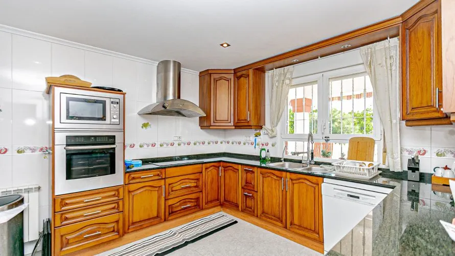 Villa de 185m² en Castilblanco de los Arroyos, Spain No. 1187 № 8