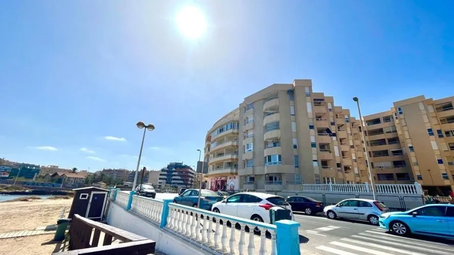 Ático de 2 dormitorios en Torrevieja, Spain No. 1024