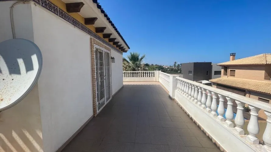 Сasa de 5 dormitorios en Torrevieja, Spain No. 802 № 1