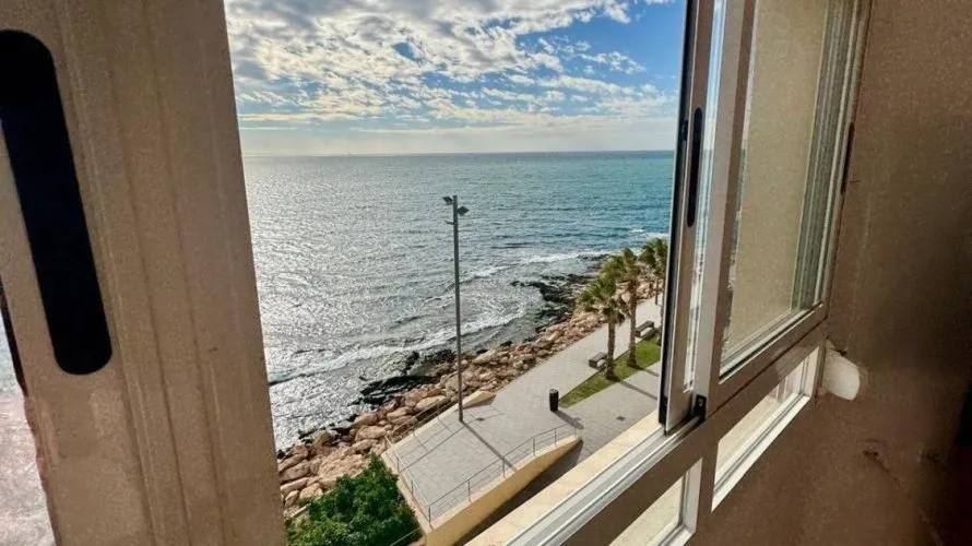 Apartamento de 4 dormitorios en Torrevieja, Spain No. 977 № 24