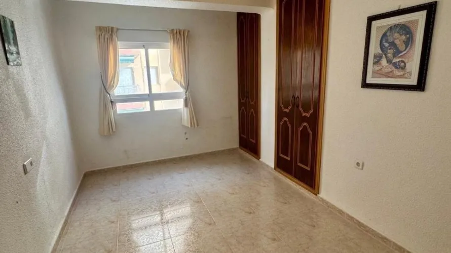Apartamento de 4 dormitorios en Torrevieja, Spain No. 977 № 11