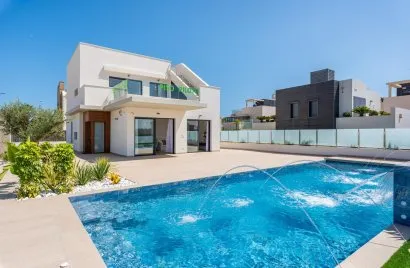 Villa de 3 dormitorios en Campoamor, Spain No. 612