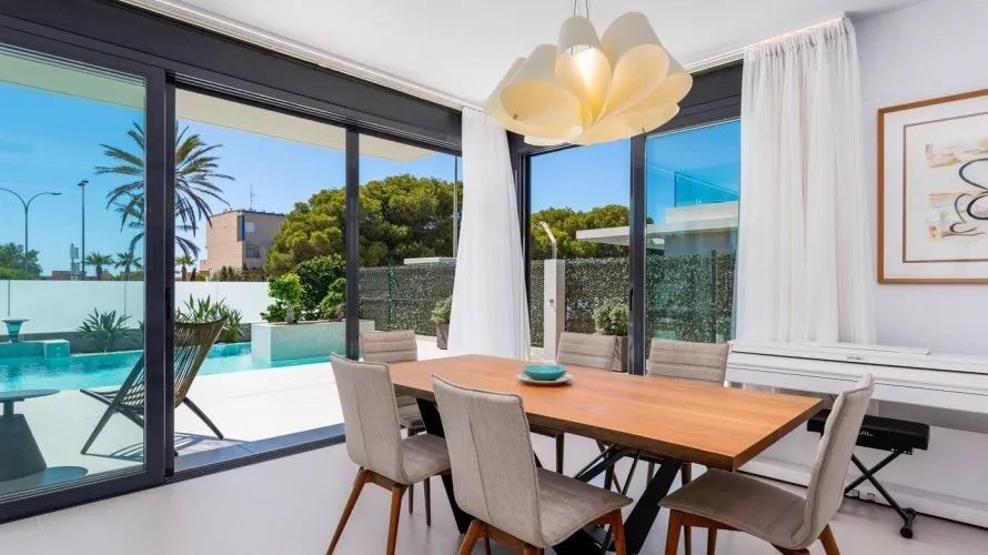 Villa de 4 dormitorios en Campoamor, Spain No. 662 № 13