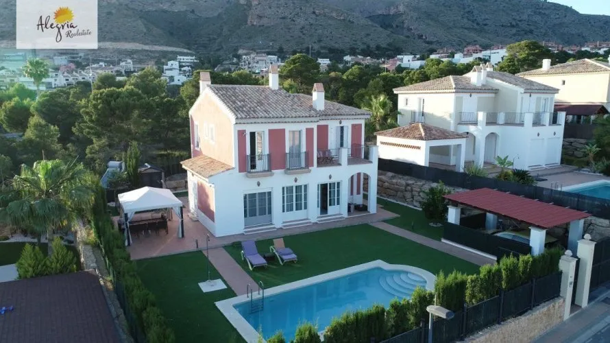 Villa de 4 dormitorios en Finestrat, Spain No. 260 № 27