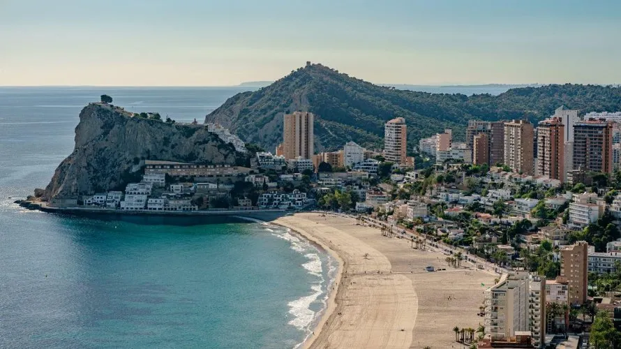 Apartamento de 3 dormitorios en Benidorm, Spain No. 672 № 2