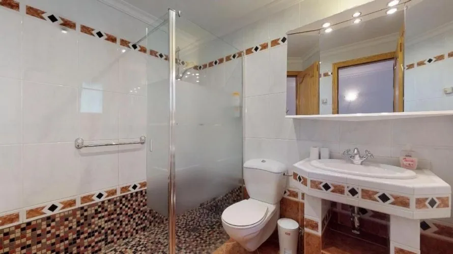 Villa de 7 dormitorios en Maryvilla, Spain No. 397 № 24
