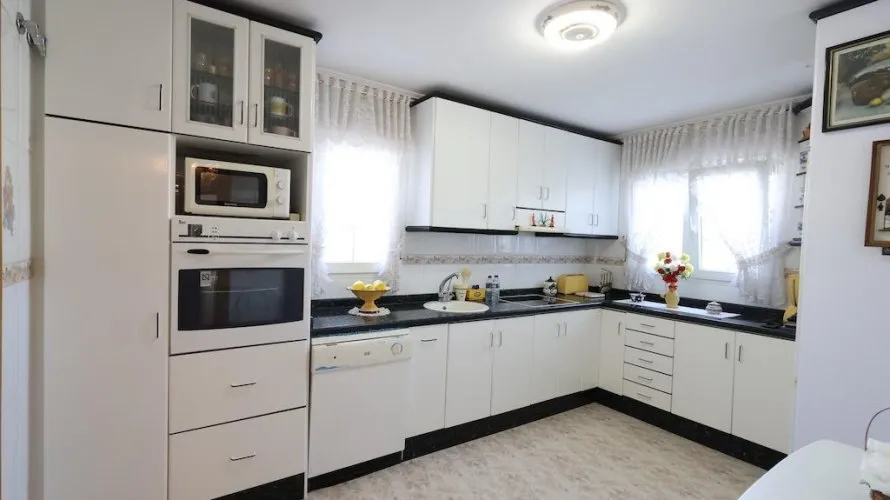 Apartamento de 5 dormitorios en Alicante, Spain No. 926 № 2