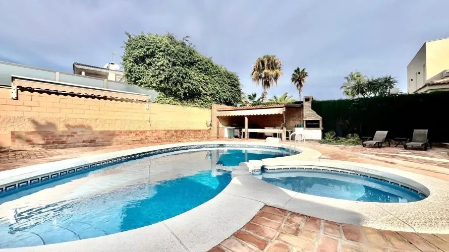 Villa de 4 dormitorios en Torrevieja, Spain No. 229 № 5