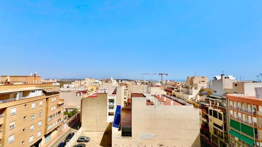 Apartamento de 3 dormitorios en La Mata, Spain No. 136 № 16