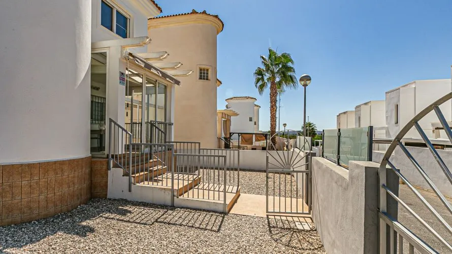 Villa de 143m² en San Fulgencio, Spain No. 1064 № 2