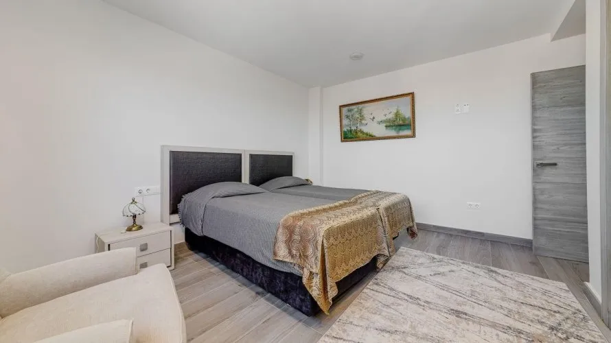 Villa de 461m² en Torrevieja, Spain No. 965 № 12