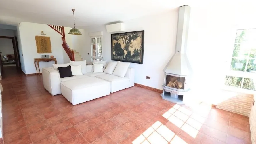 Apartamento de 4 dormitorios en Villamartin, Spain No. 782