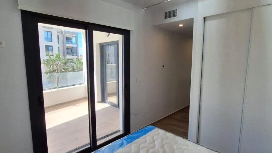 Apartamento de 2 dormitorios en Villamartin, Spain No. 555 № 9
