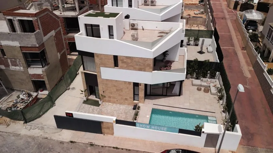 Villa de 3 dormitorios en La Florida, Spain No. 560
