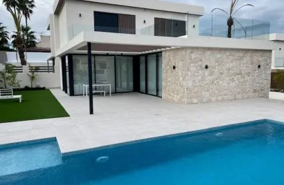 Villa de 3 dormitorios en Alicante, Spain No. 534