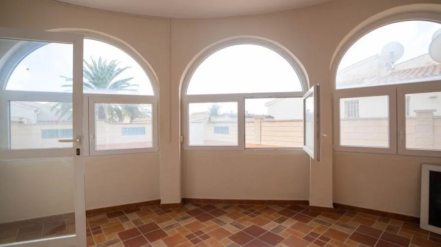 Villa de 4 dormitorios en Alicante, Spain No. 831 № 13