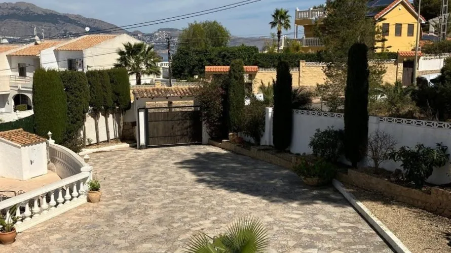Villa de 4 dormitorios en Albir, Spain No. 586 № 24