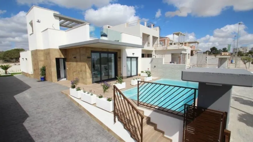Villa de 3 dormitorios en San Miguel de Salinas, Spain No. 347
