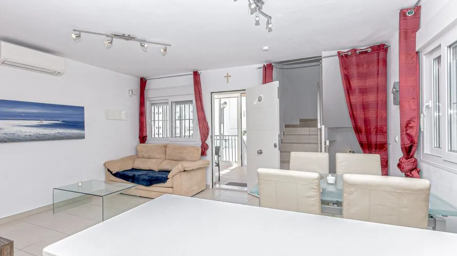Villa de 143m² en San Fulgencio, Spain No. 1064 № 13