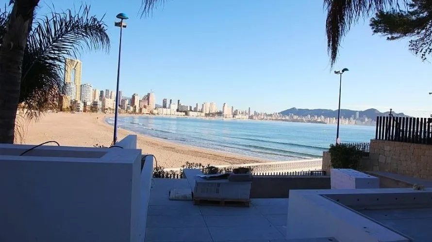 Apartamento de 4 dormitorios en Benidorm, Spain No. 339