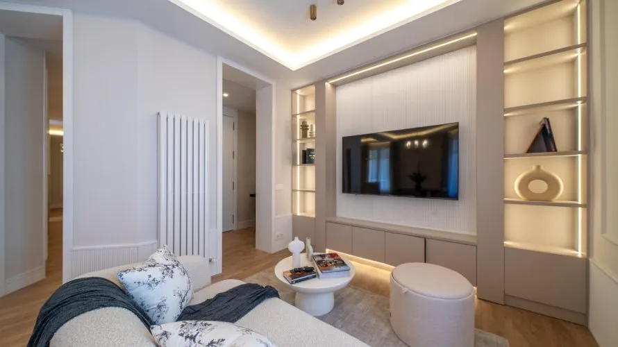 Apartamento de 2 dormitorios en Madrid, Spain No. 823 № 2