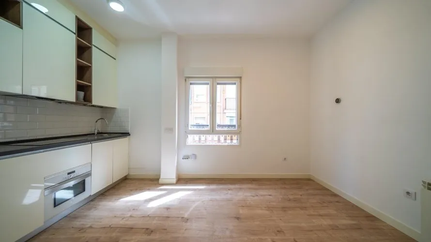 Apartamento de 2 dormitorios en Madrid, Spain No. 1087 № 2
