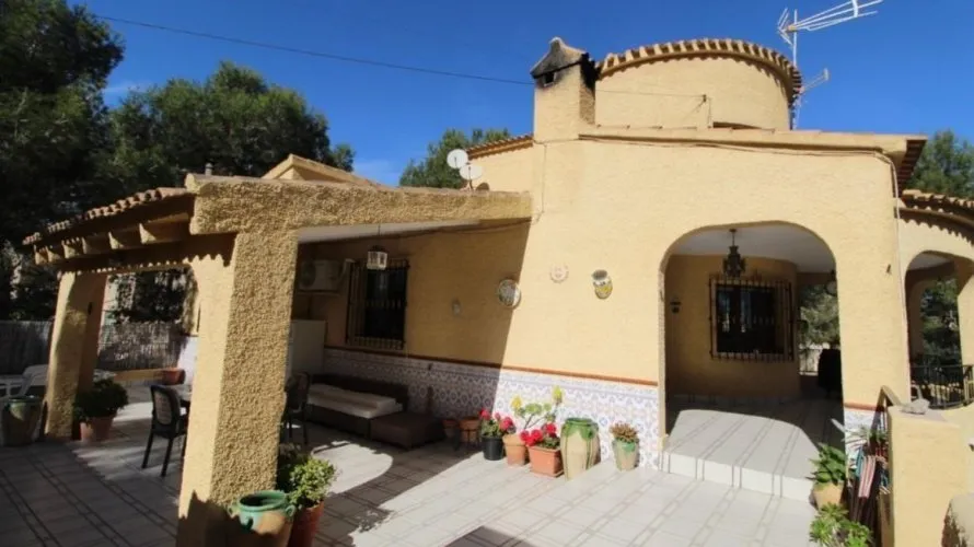 Villa de 6 dormitorios en Alicante, Spain No. 242 № 1
