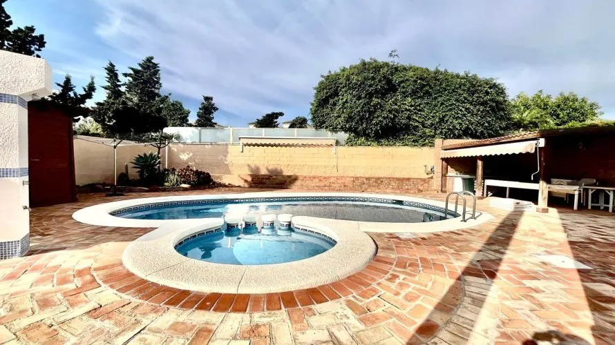 Villa de 4 dormitorios en Torrevieja, Spain No. 229 № 4
