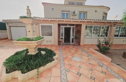 Villa de 5 dormitorios en Torrevieja, Spain No. 716