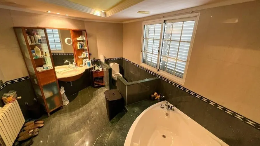 Apartamento de 4 dormitorios en Manises, Spain No. 1312 № 12