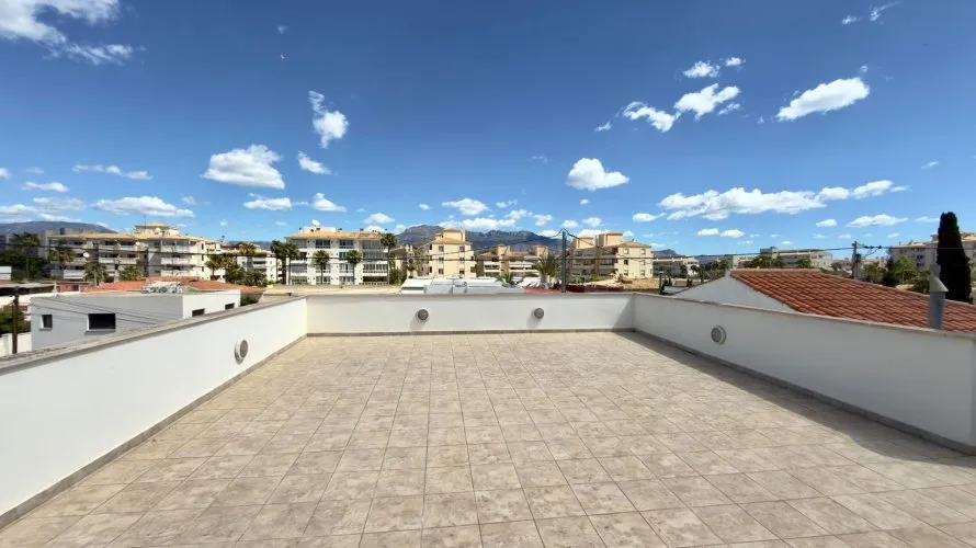 Сasa de 4 dormitorios en Albir, Spain No. 1165 № 9
