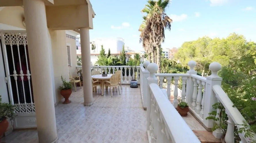Apartamento de 5 dormitorios en Alicante, Spain No. 926