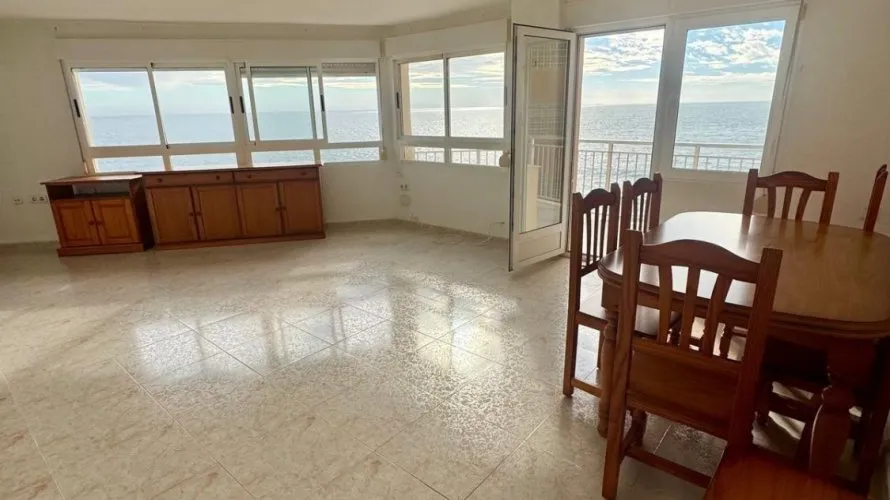 Apartamento de 4 dormitorios en Torrevieja, Spain No. 977