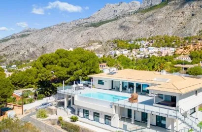Villa de 5 dormitorios en Zona Altea Hills, Spain No. 873