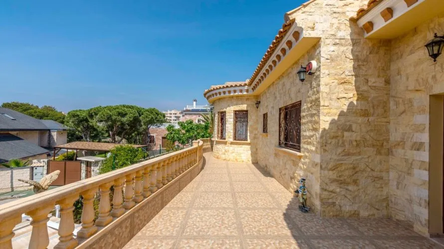 Villa de 4 dormitorios en Campoamor, Spain No. 1338 № 24