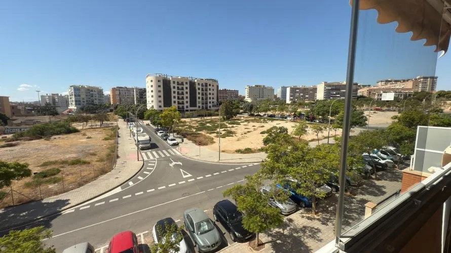 Apartamento de 3 dormitorios en Alicante, Spain No. 126 № 27