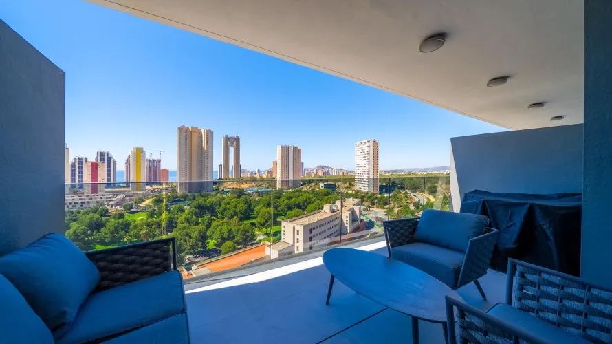 Apartamento de 2 dormitorios en Benidorm, Spain No. 727 № 1