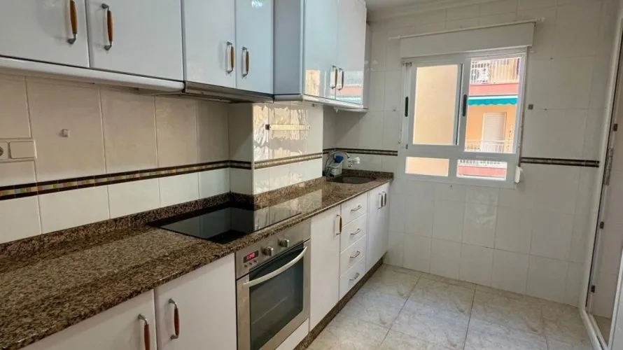 Apartamento de 4 dormitorios en Torrevieja, Spain No. 977 № 15