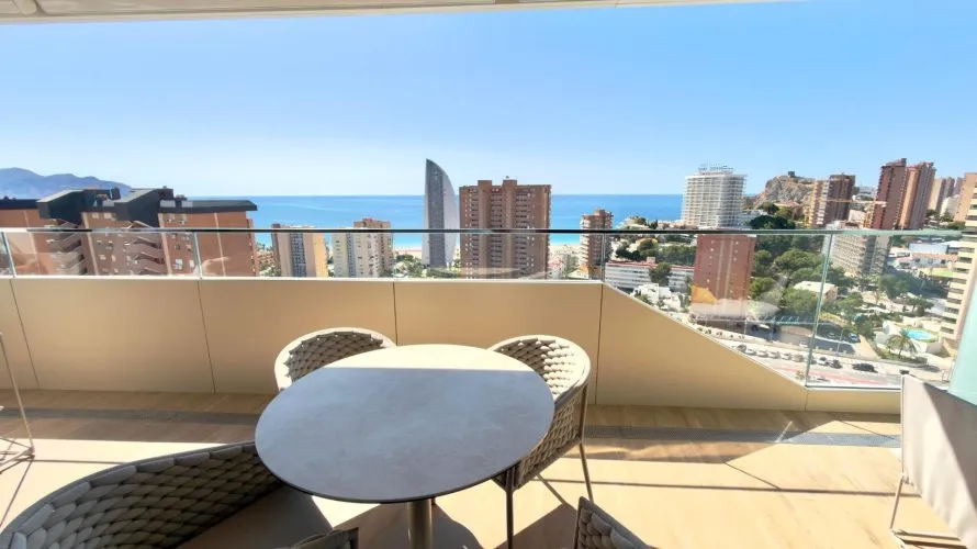 Apartamento de 3 dormitorios en Benidorm, Spain No. 1142 № 2