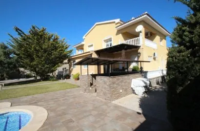 Villa de 5 dormitorios en Cabo Roig, Spain No. 563