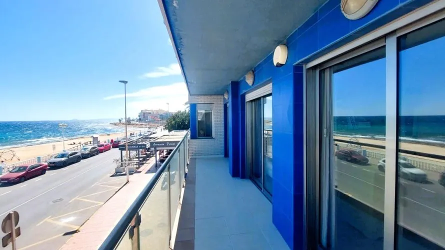Apartamento de 4 dormitorios en Torrevieja, Spain No. 561