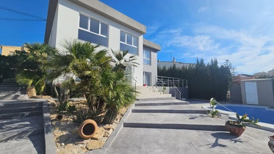 Villa de 4 dormitorios en Calpe, Spain No. 533