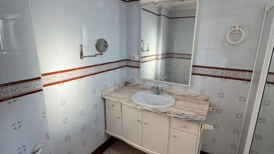 Apartamento de 3 dormitorios en Torrevieja, Spain No. 806 № 10