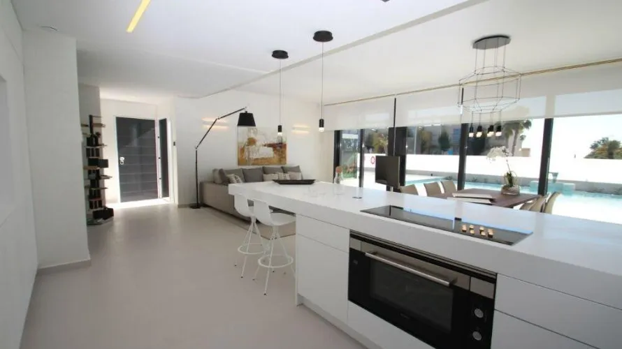 Villa de 4 dormitorios en Campoamor, Spain No. 609 № 12