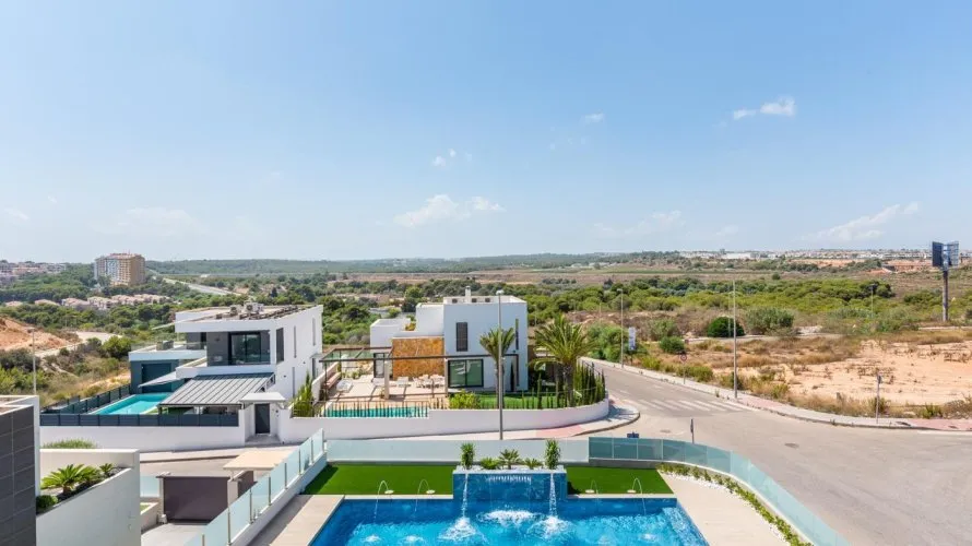 Villa de 3 dormitorios en Campoamor, Spain No. 612 № 2