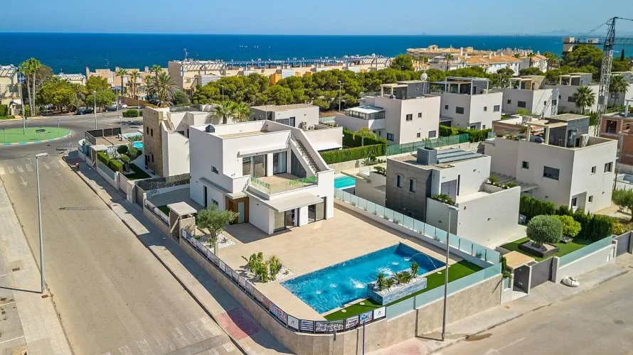 Villa de 3 dormitorios en Campoamor, Spain No. 612 № 9