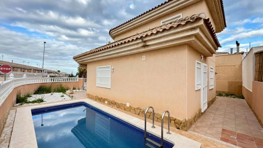 Apartamento de 3 dormitorios en Torrevieja, Spain No. 1031 № 26