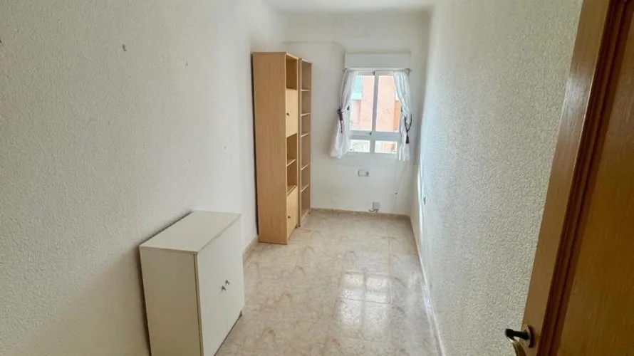 Apartamento de 4 dormitorios en Torrevieja, Spain No. 977 № 12
