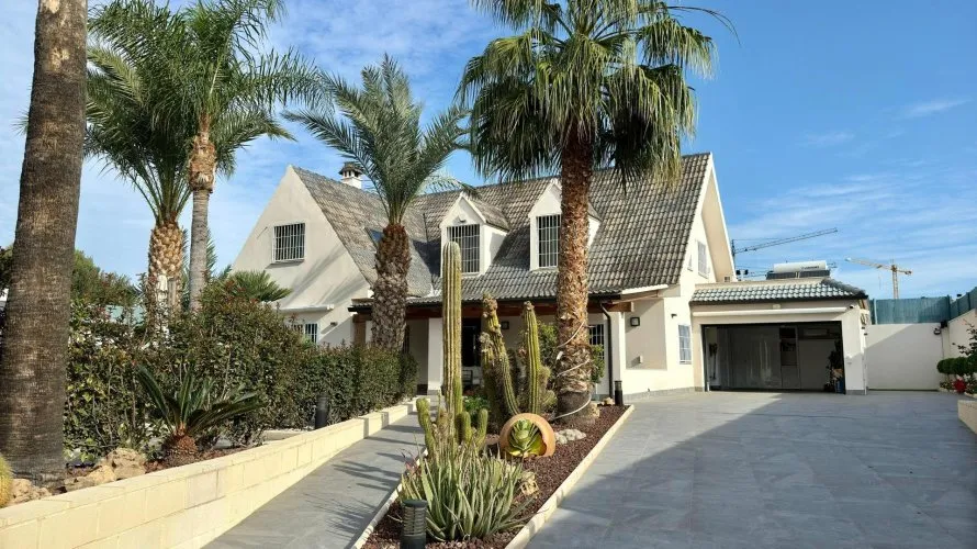 Villa de 5 dormitorios en San Juan, Spain No. 669 № 18
