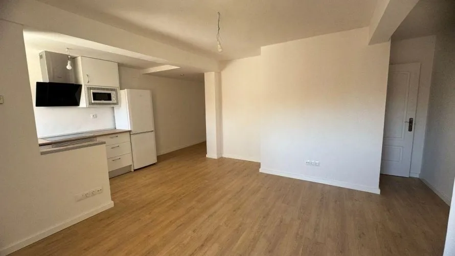 Apartamento de 2 dormitorios en Madrid, Spain No. 908 № 6